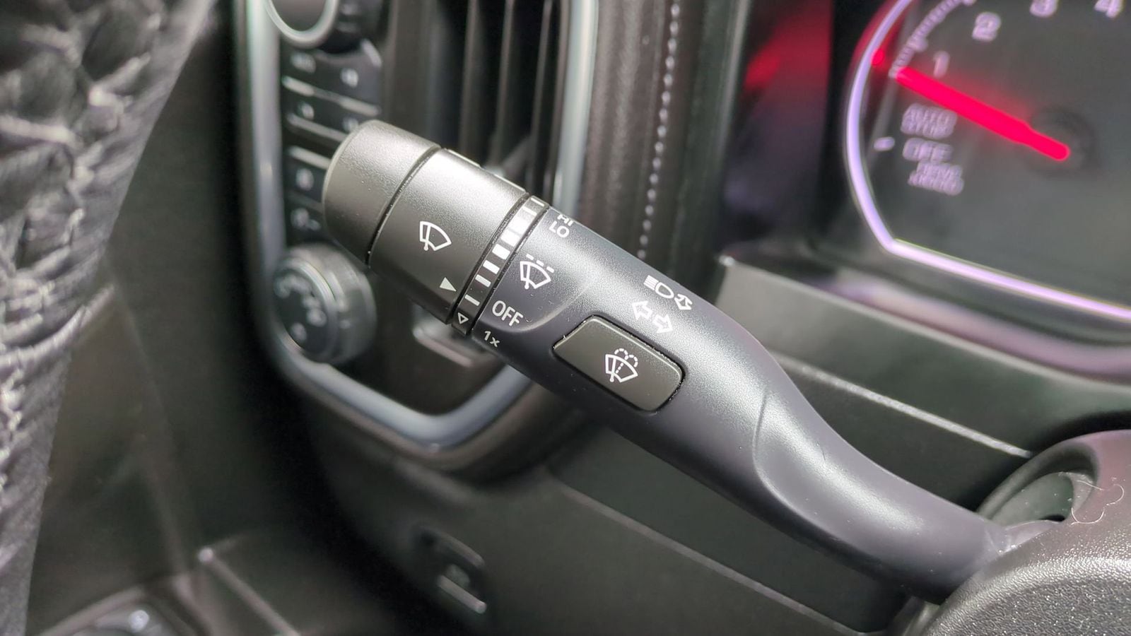 Thumbnail: 2021 Chevrolet Silverado 1500 - 29