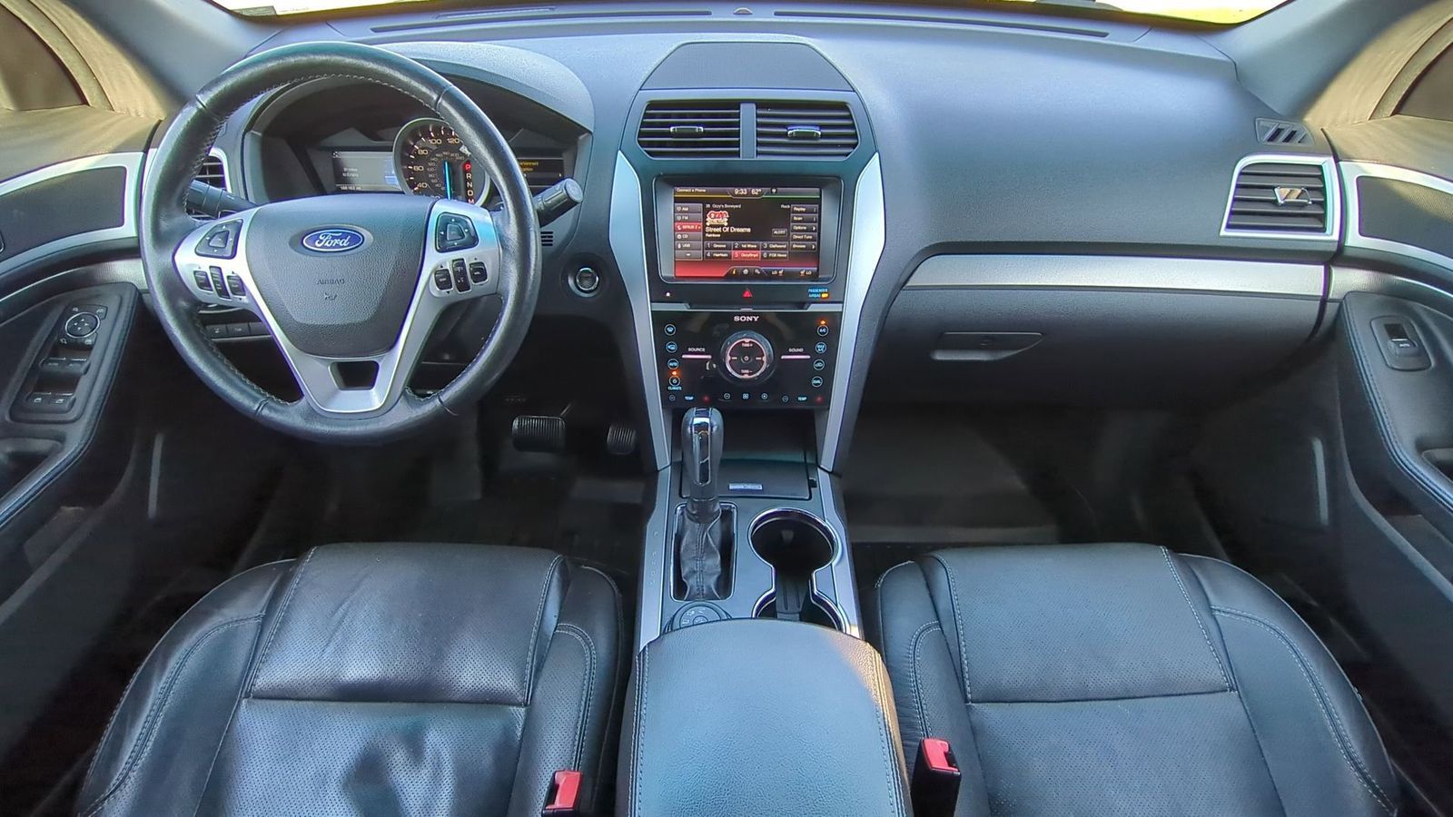 Thumbnail: 2015 Ford Explorer - 15