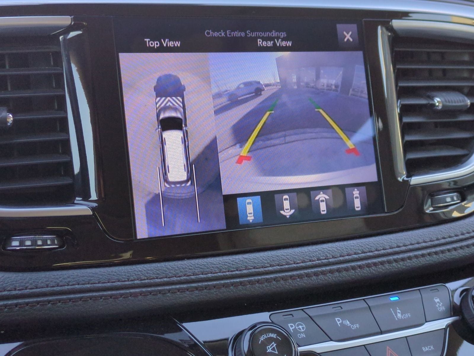 Thumbnail: 2017 Chrysler Pacifica - 40