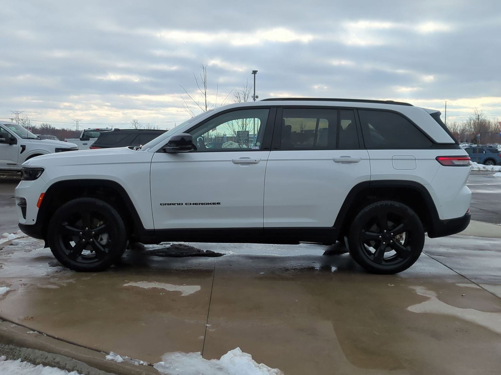 Thumbnail: 2023 Jeep Grand Cherokee - 3