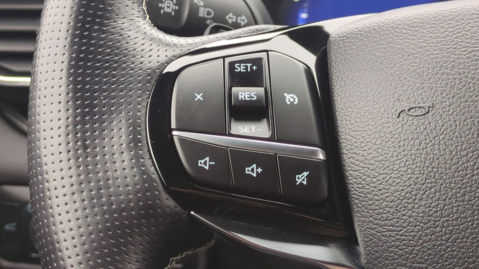 Thumbnail: 2021 Ford Explorer - 23