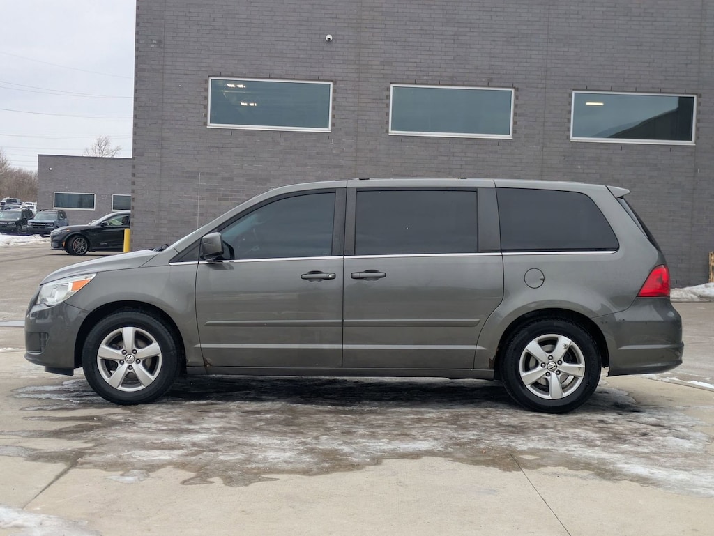 Used 2010 Volkswagen Routan SEL Minivan/Van