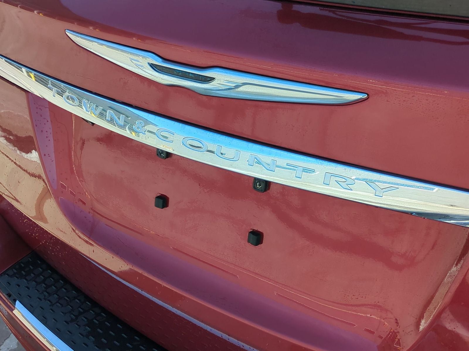 Thumbnail: 2012 Chrysler Town & Country - 14