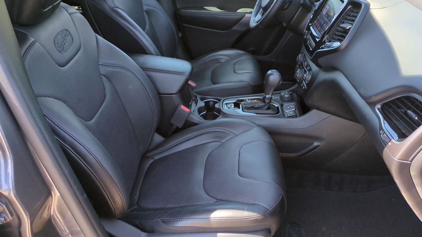 2019 Jeep Cherokee Overland 21