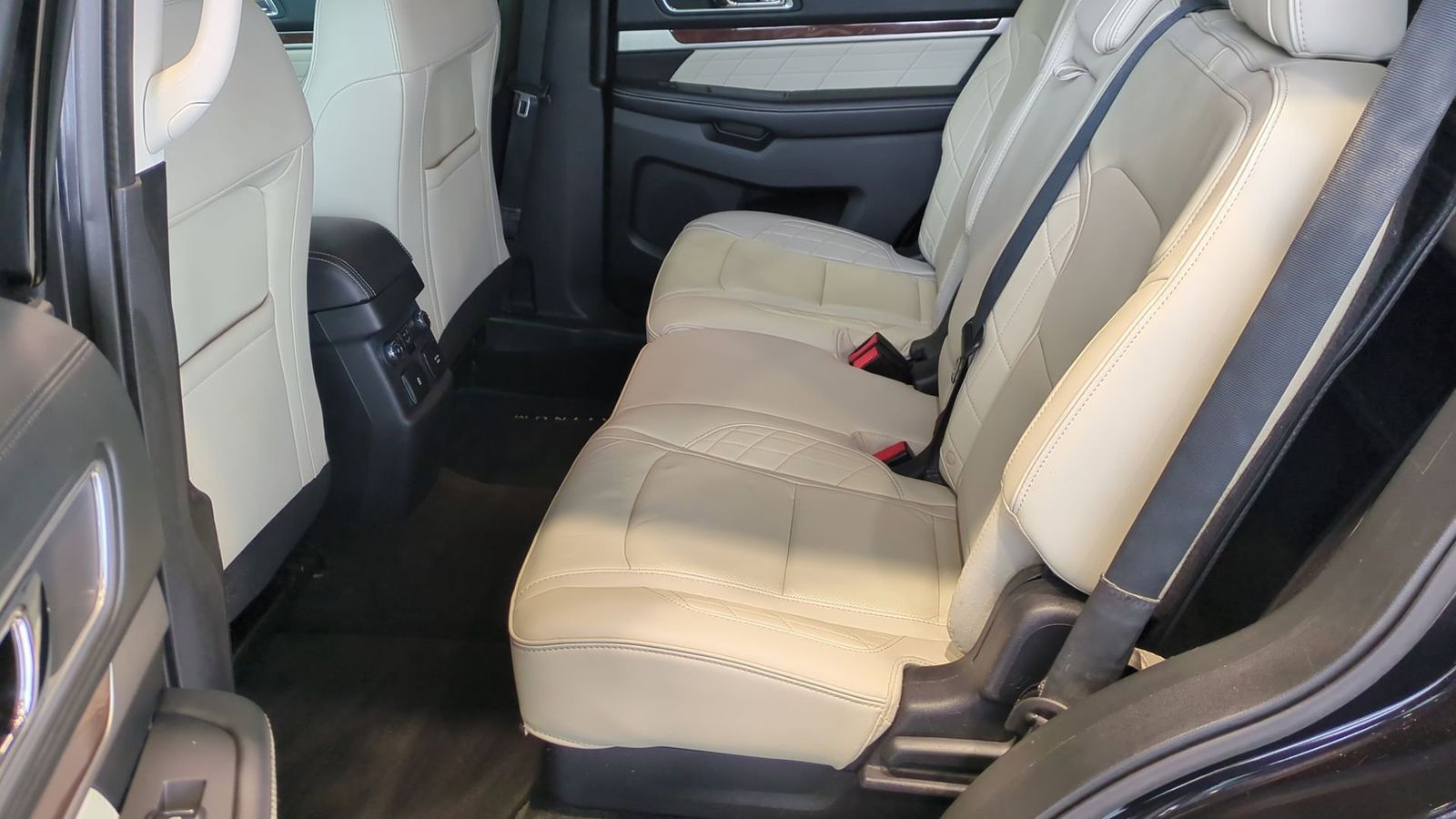 Thumbnail: 2016 Ford Explorer - 18