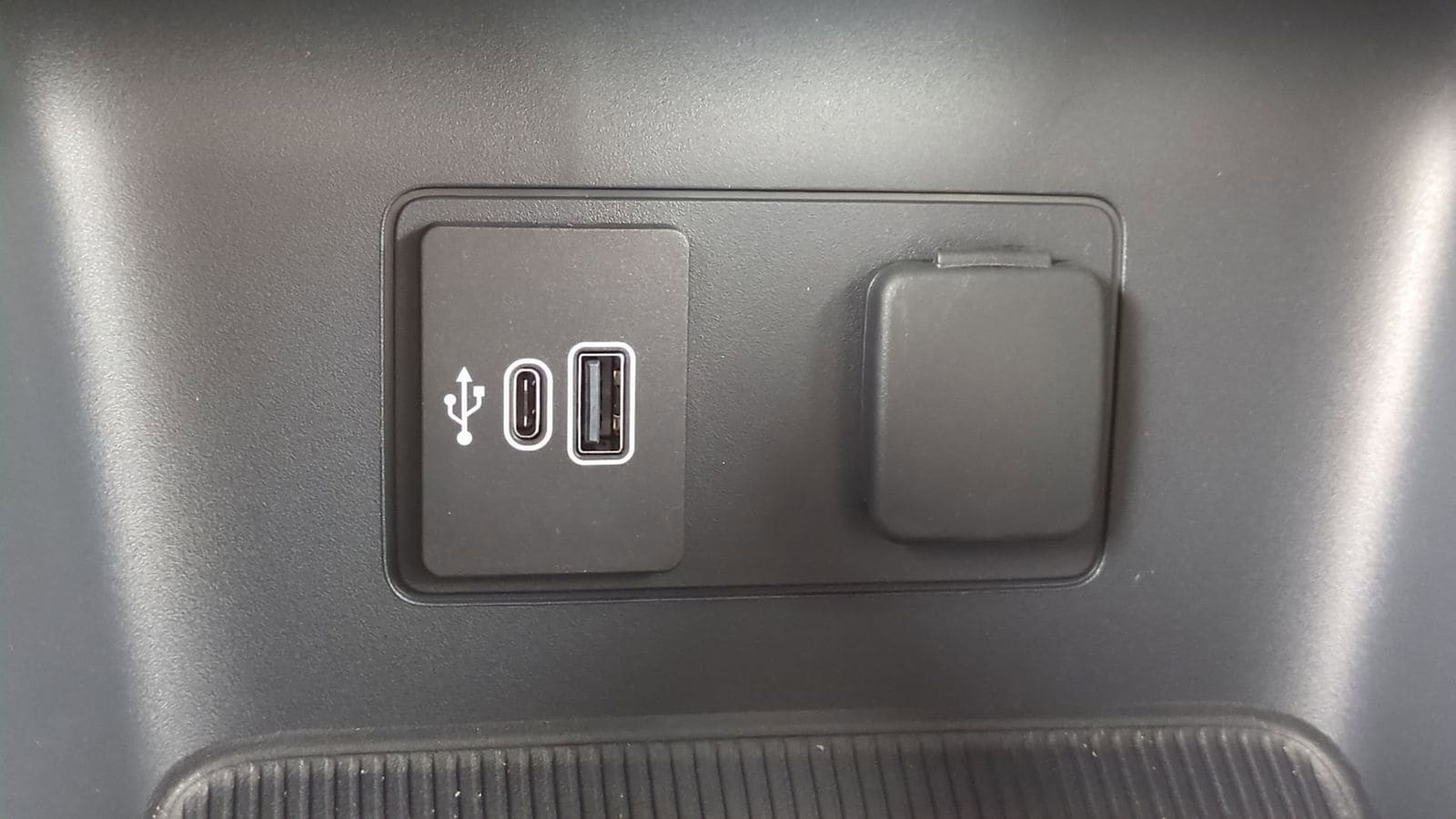 Thumbnail: 2026 Ford Explorer - 31