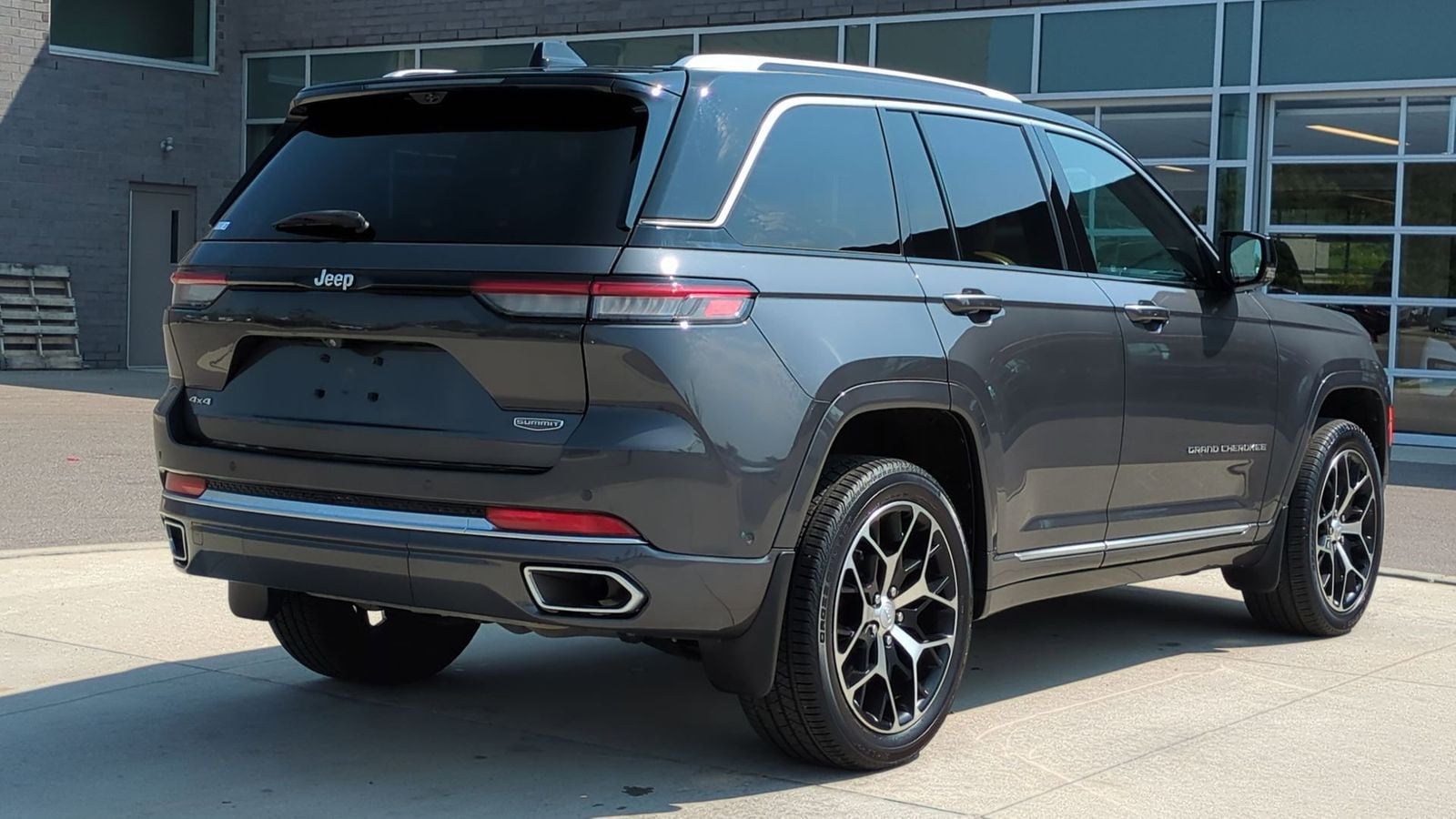 Thumbnail: 2022 Jeep Grand Cherokee - 7
