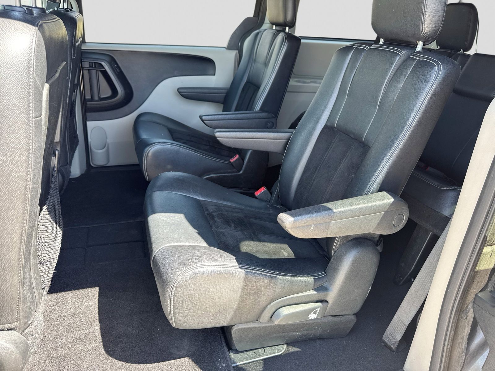 Thumbnail: 2017 Dodge Grand Caravan - 23