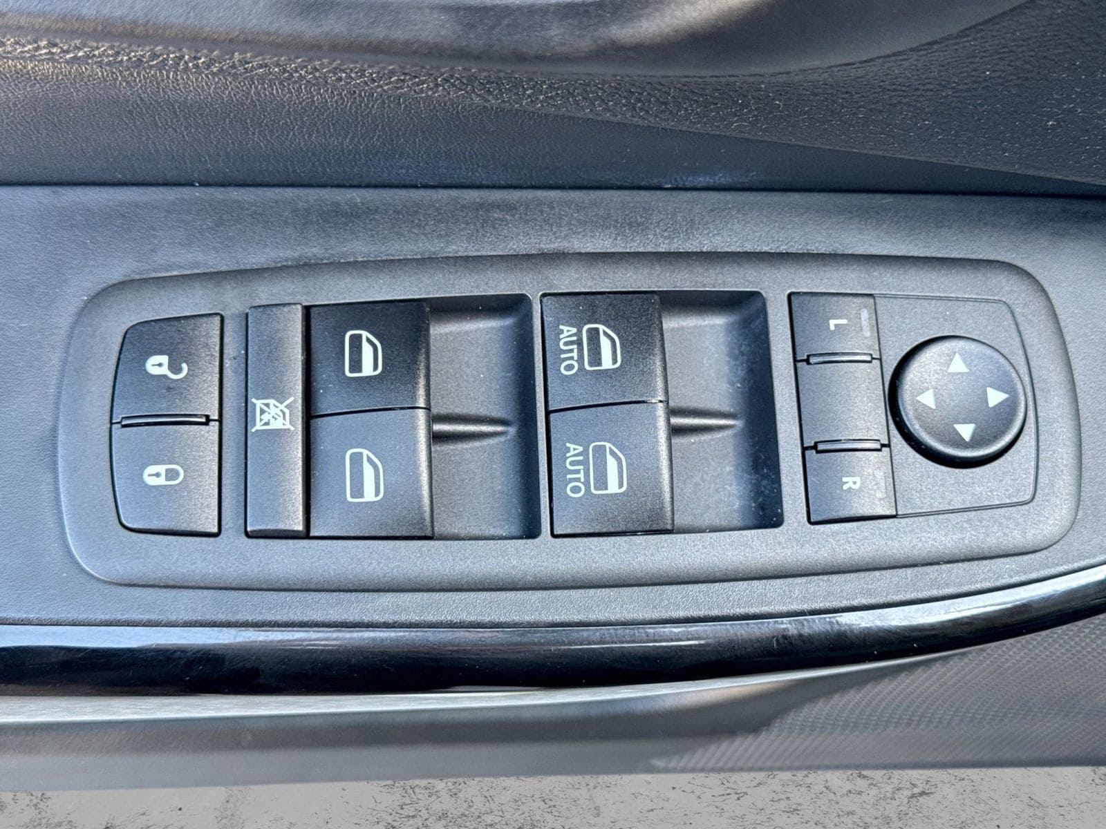 Thumbnail: 2021 Jeep Cherokee - 17