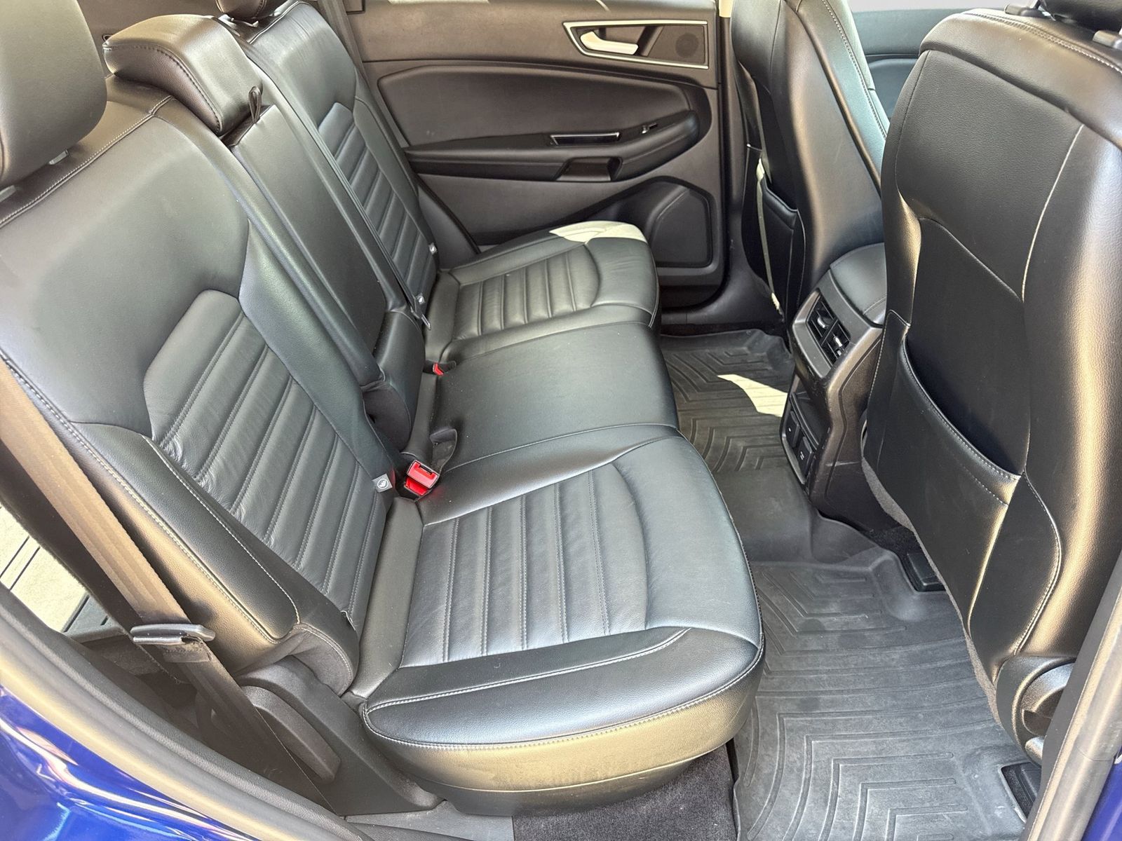Thumbnail: 2015 Ford Edge - 25