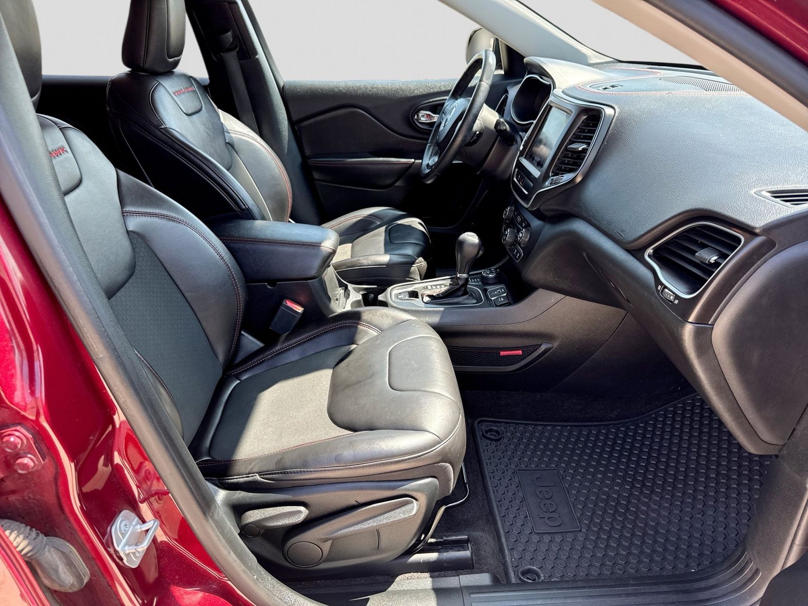 Thumbnail: 2019 Jeep Cherokee - 26