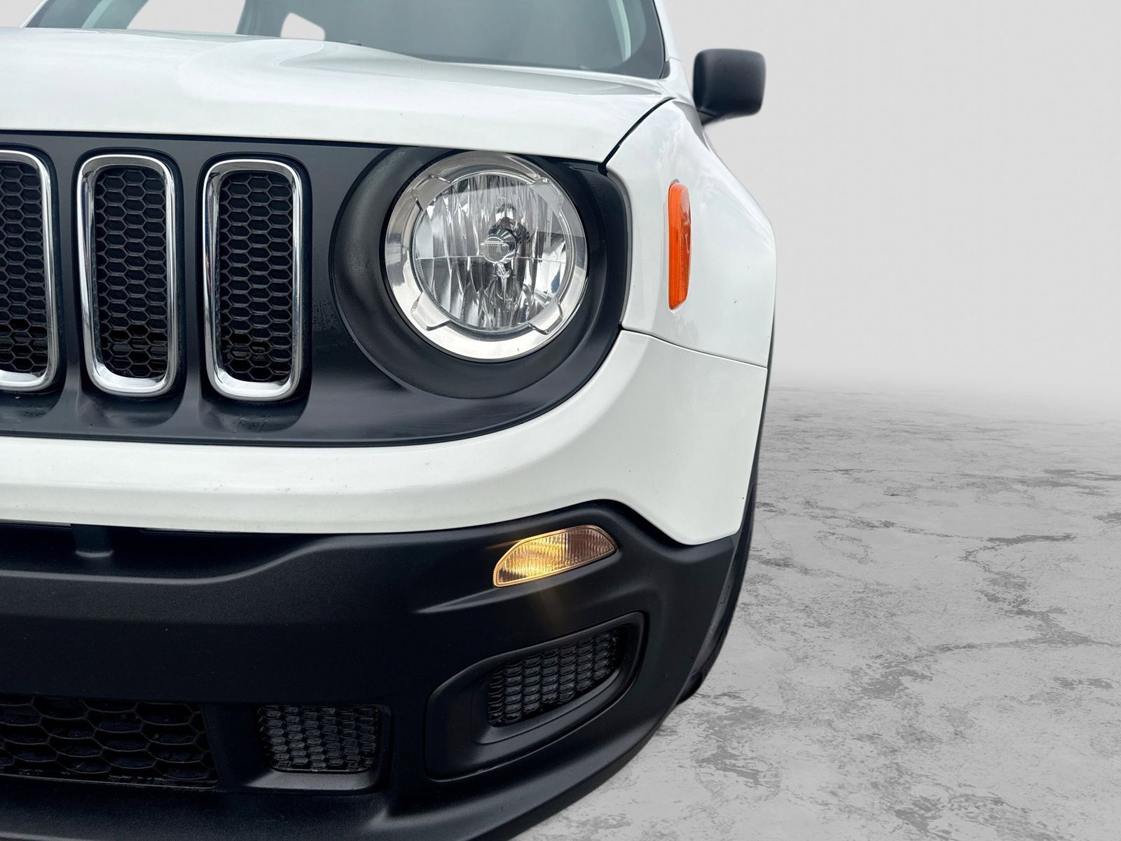 Thumbnail: 2018 Jeep Renegade - 13