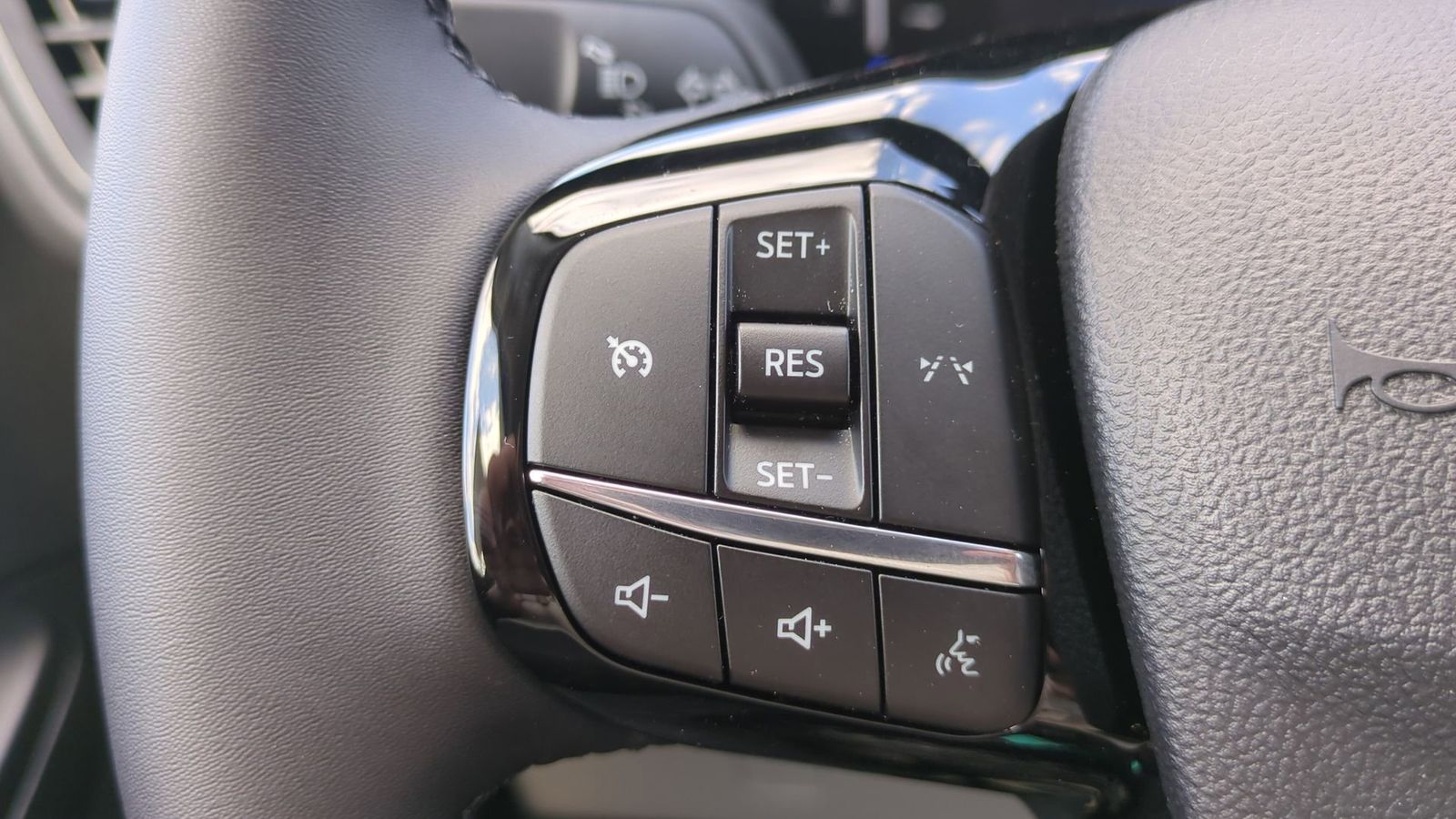 Thumbnail: 2025 Ford Escape - 22