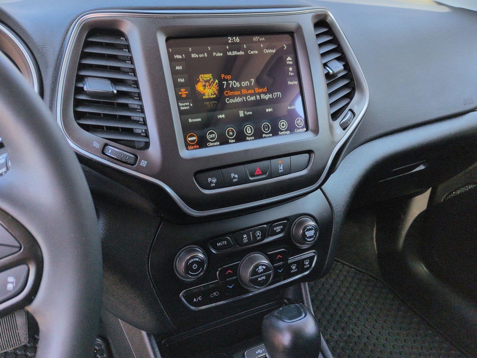 Thumbnail: 2021 Jeep Cherokee - 35