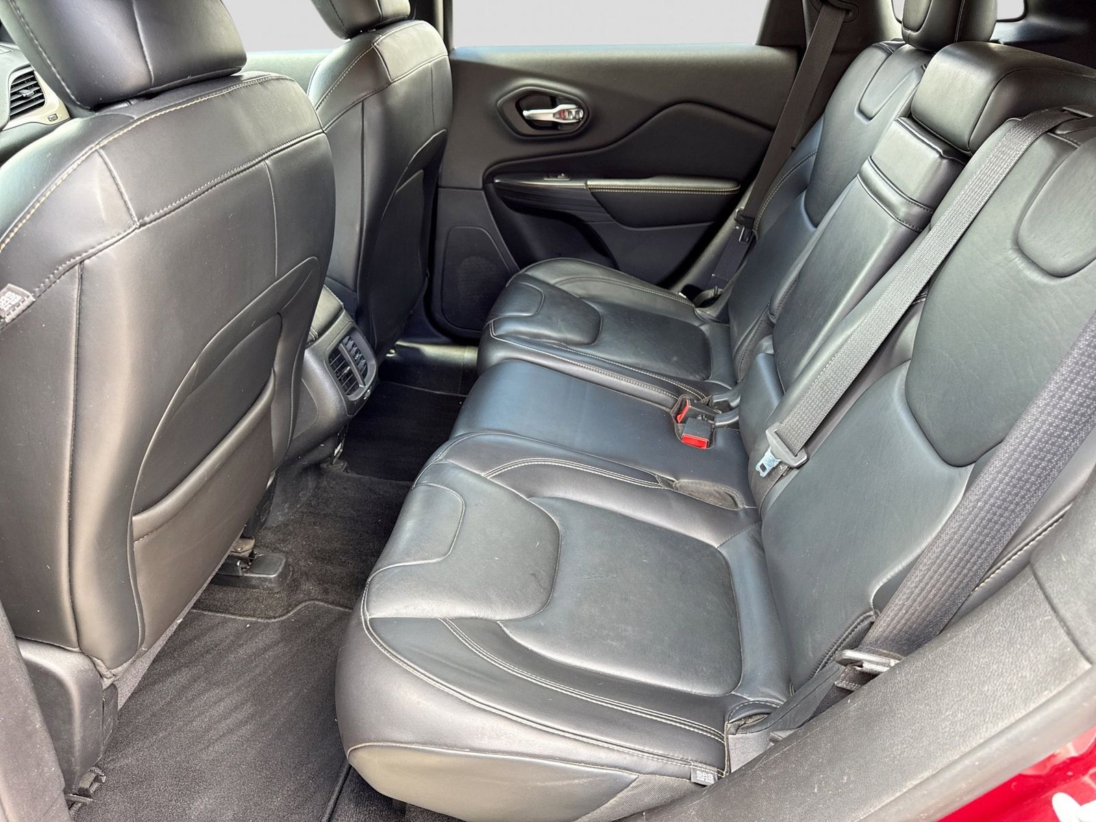 Thumbnail: 2016 Jeep Cherokee - 21