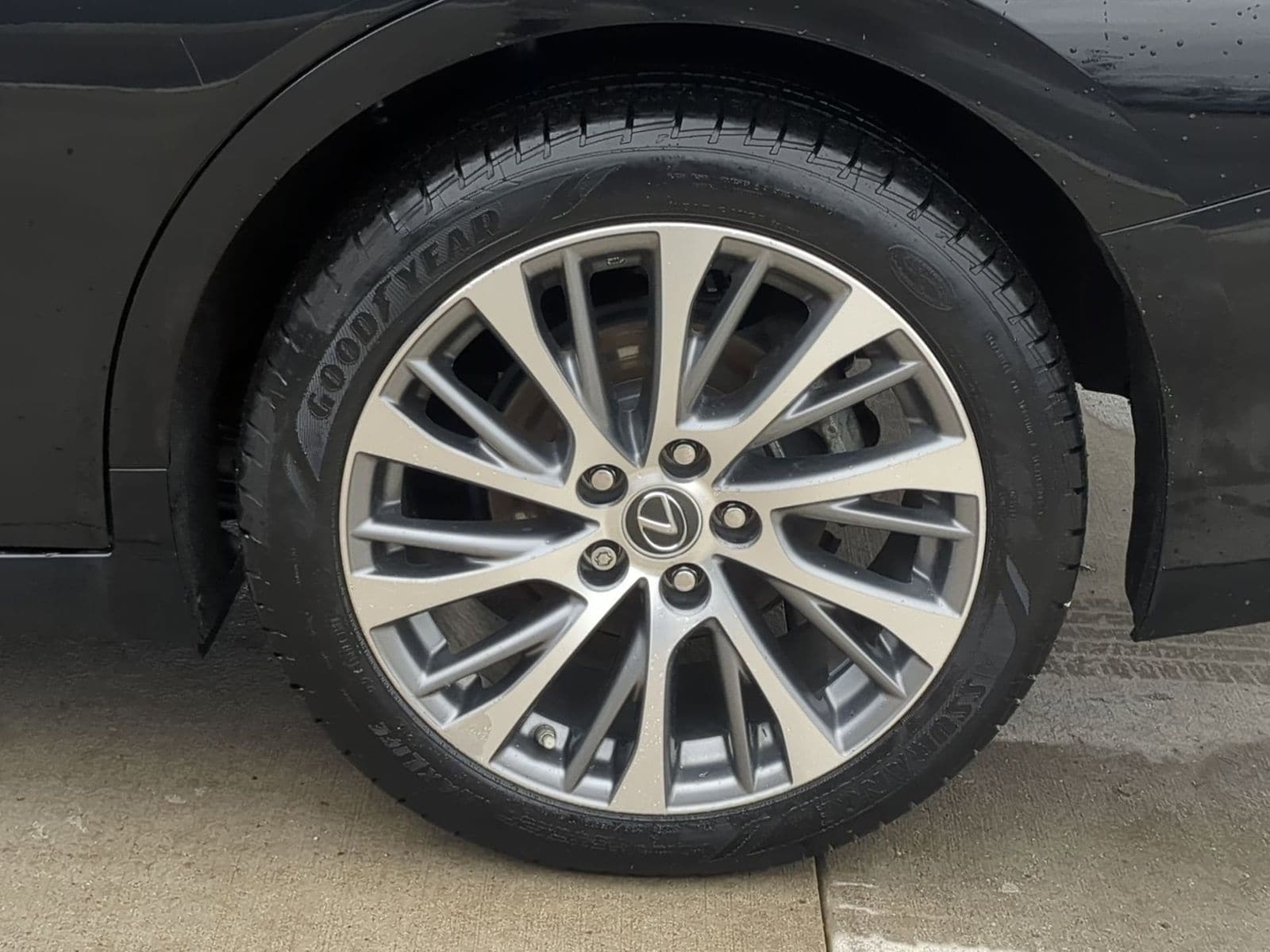 Thumbnail: 2021 Lexus ES - 15