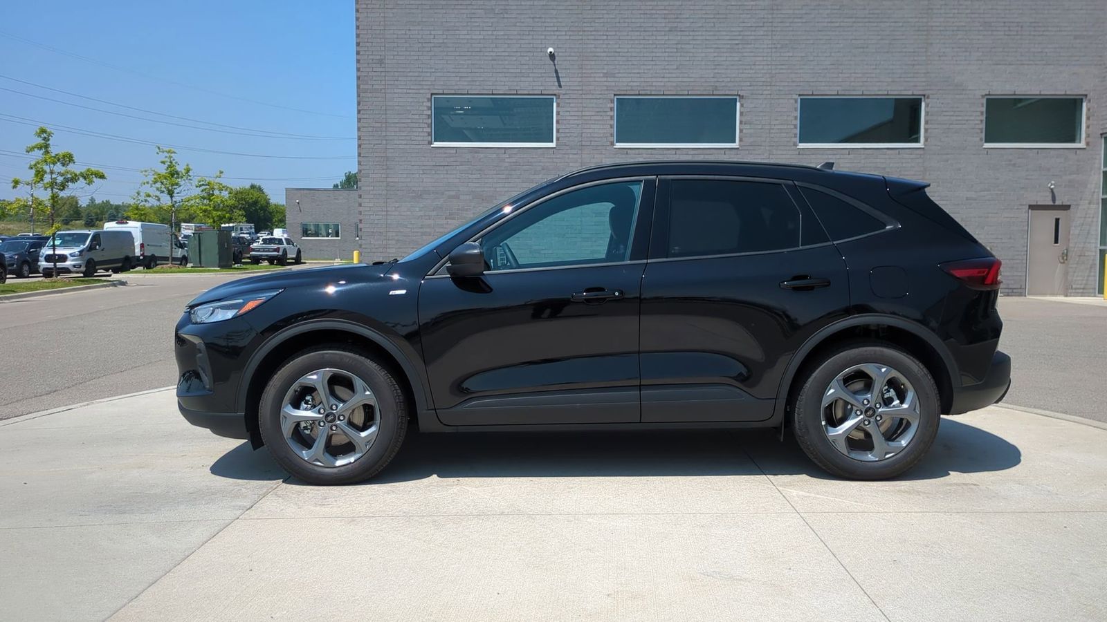 2025 Ford Escape ST-Line photo 2