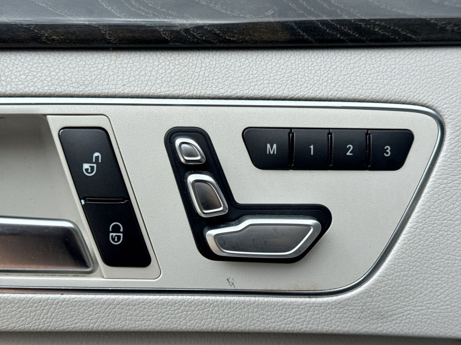 Thumbnail: 2014 Mercedes-Benz E-Class - 18