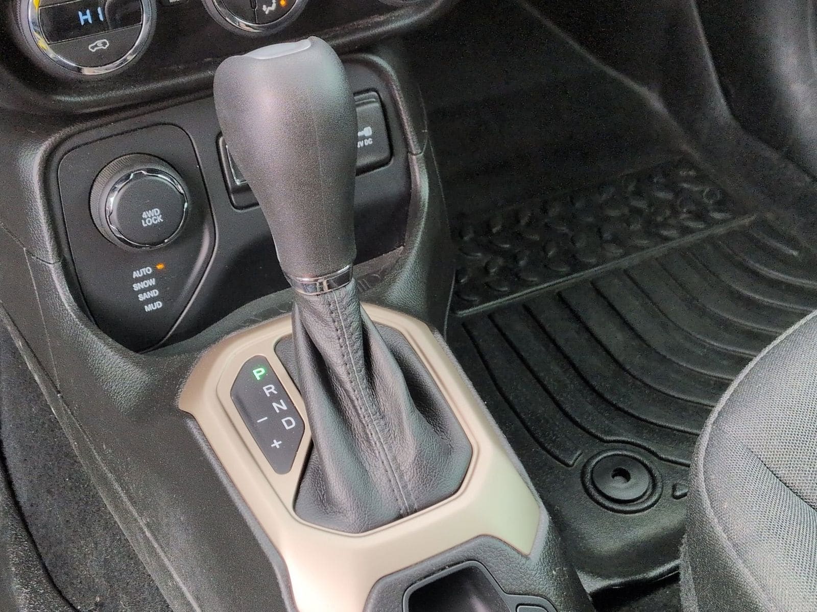 Thumbnail: 2017 Jeep Renegade - 37