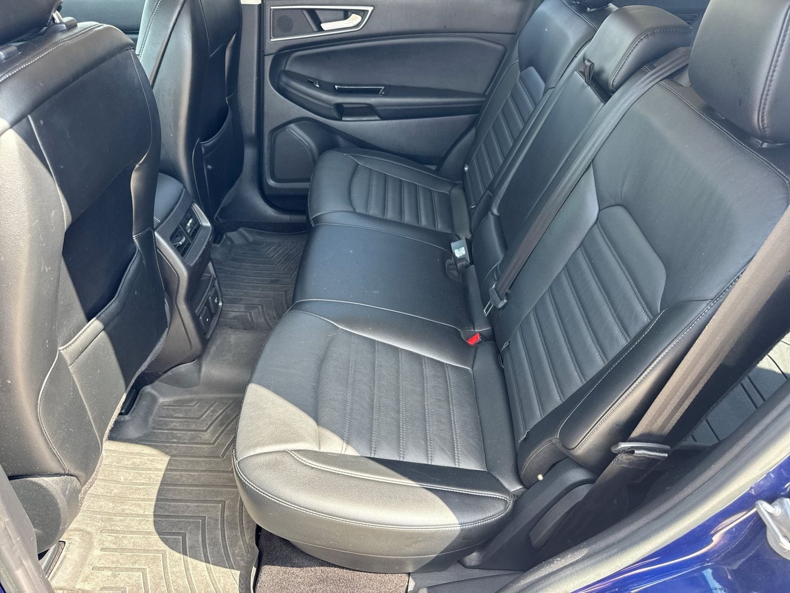 Thumbnail: 2015 Ford Edge - 24