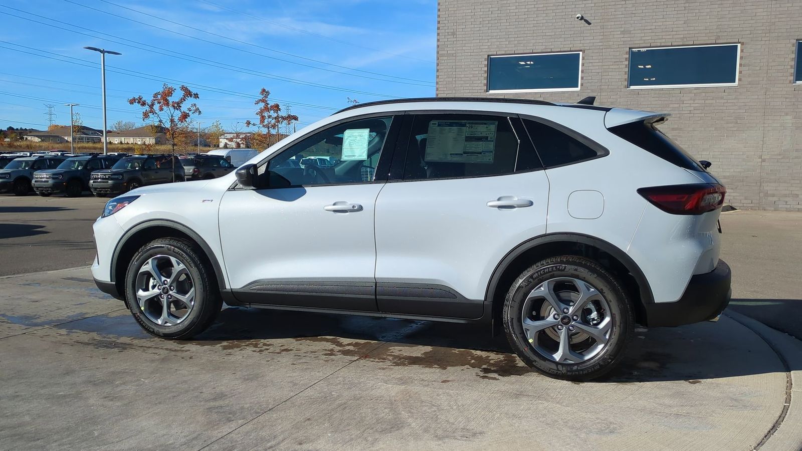2025 Ford Escape Hybrid ST-Line Select photo 4