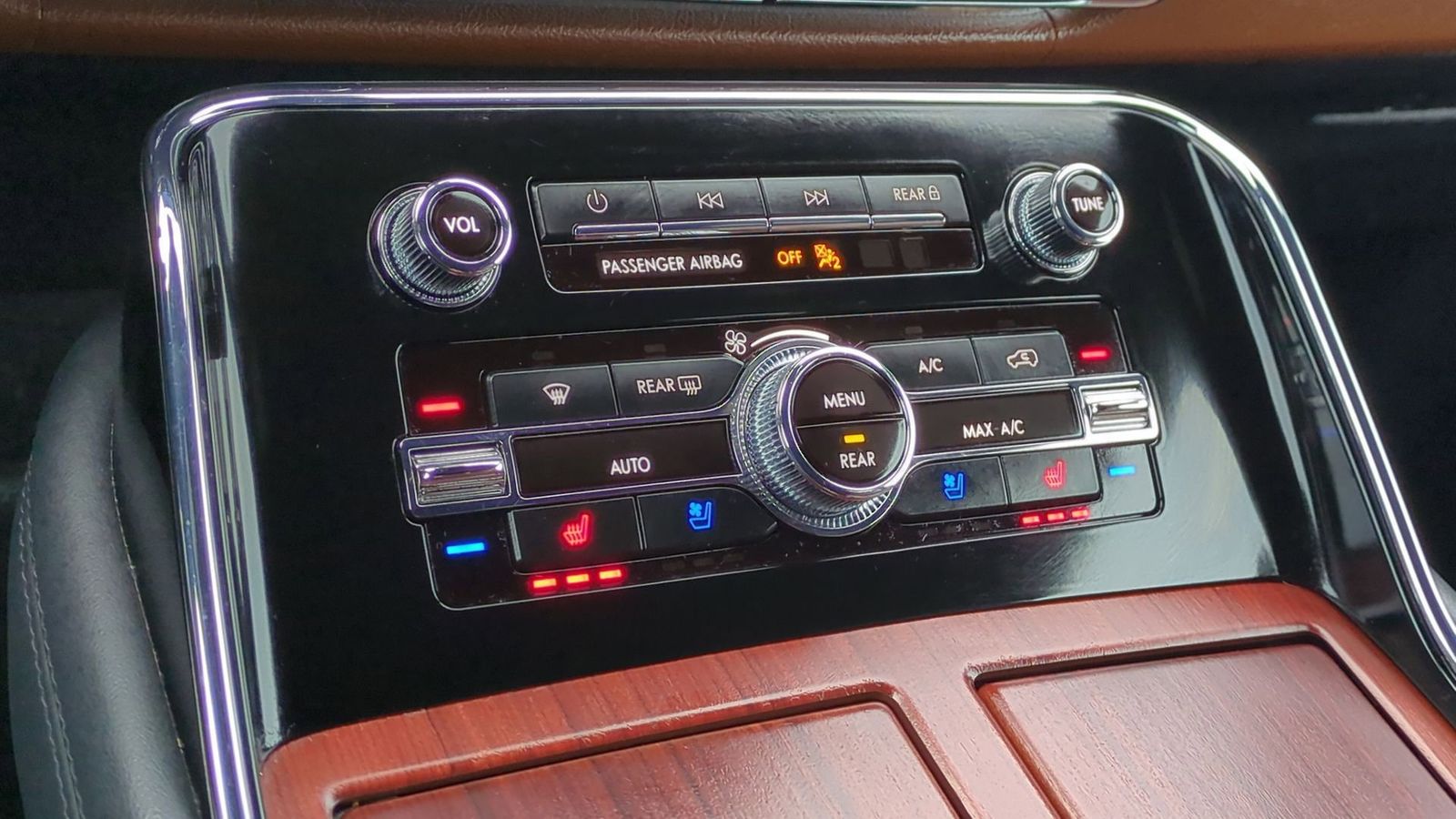 Thumbnail: 2023 Lincoln Navigator - 36