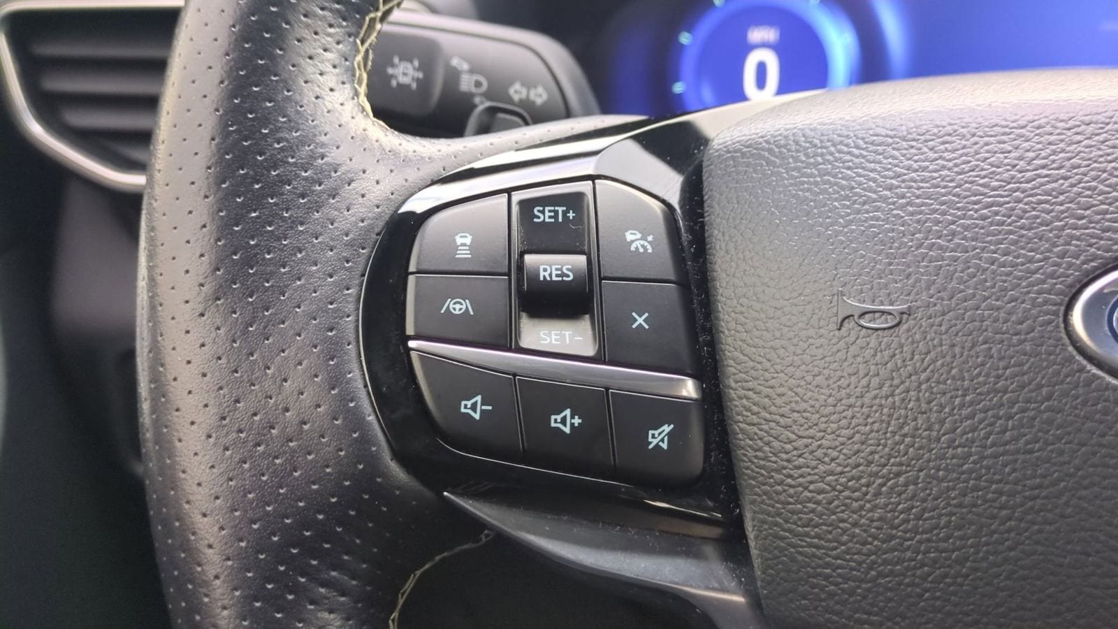 Thumbnail: 2022 Ford Explorer - 27