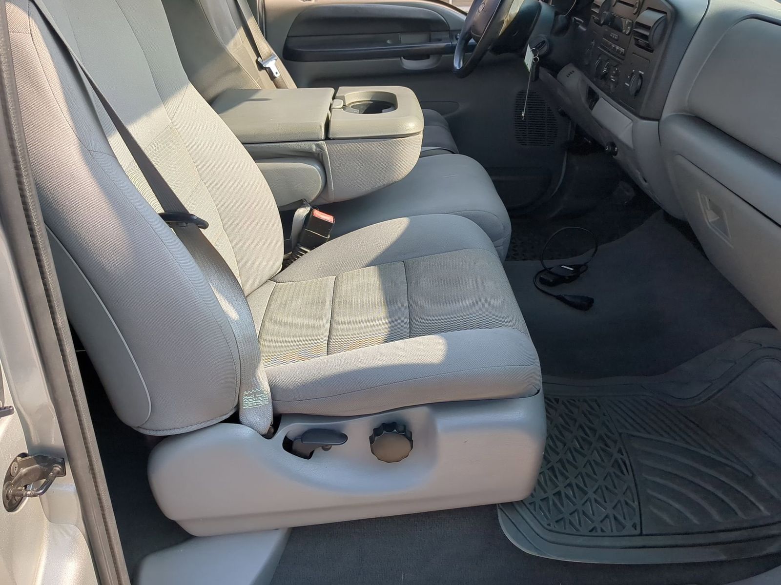 Thumbnail: 2006 Ford F-350 - 21