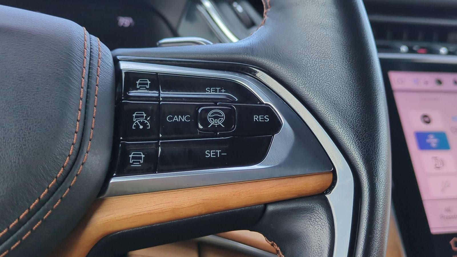 Thumbnail: 2022 Jeep Grand Cherokee - 29