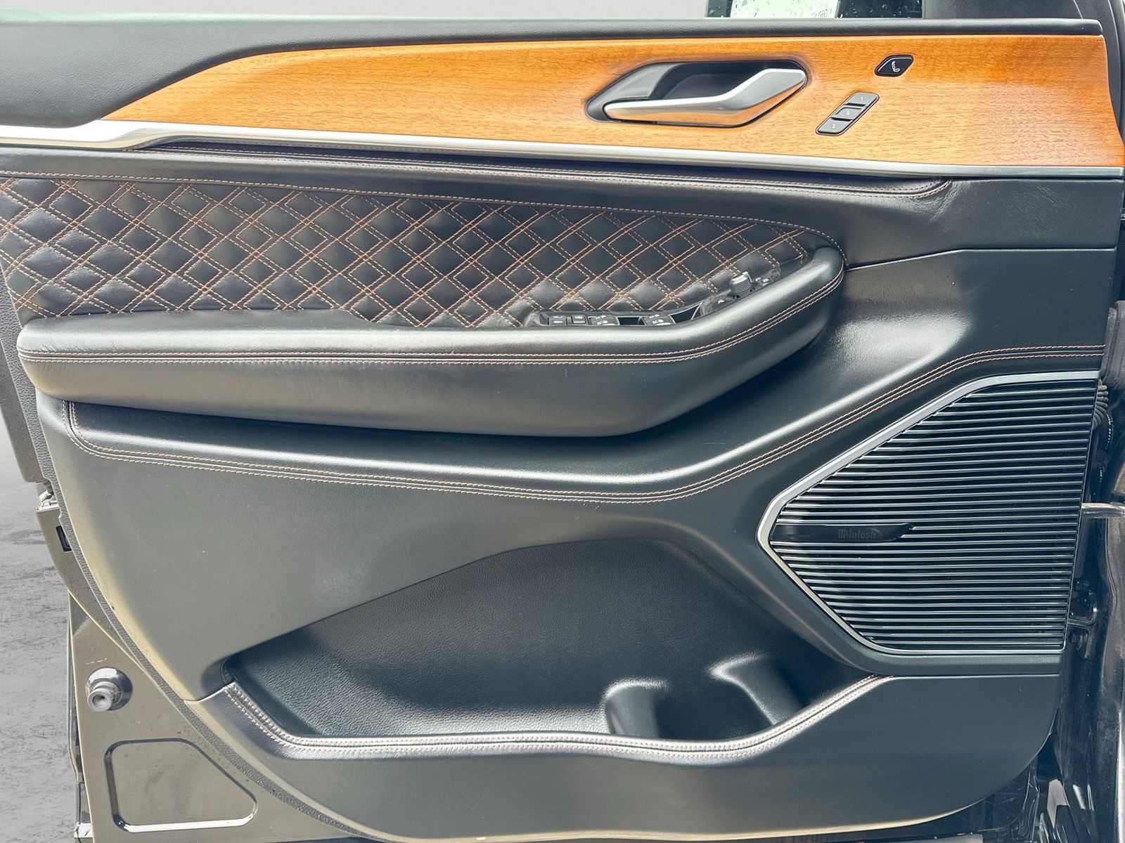 Thumbnail: 2021 Jeep Grand Cherokee L - 35