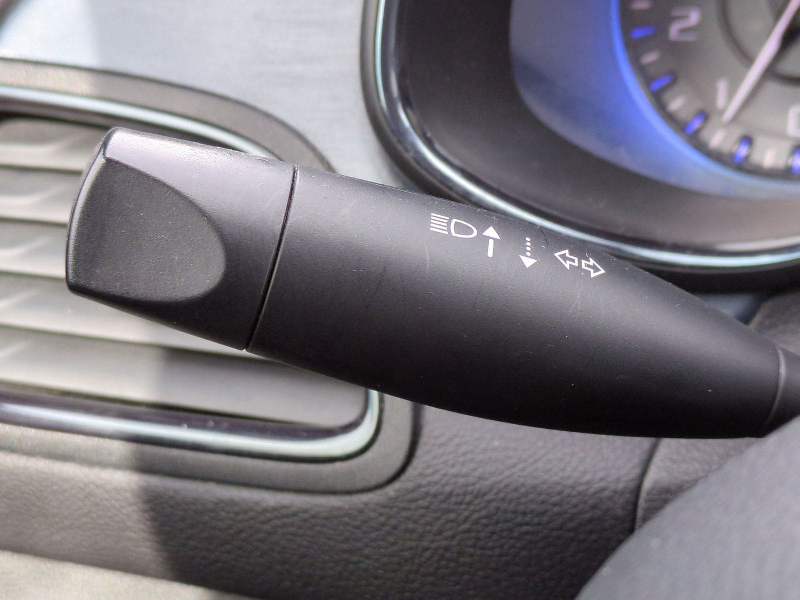 Thumbnail: 2015 Chrysler 200 - 32