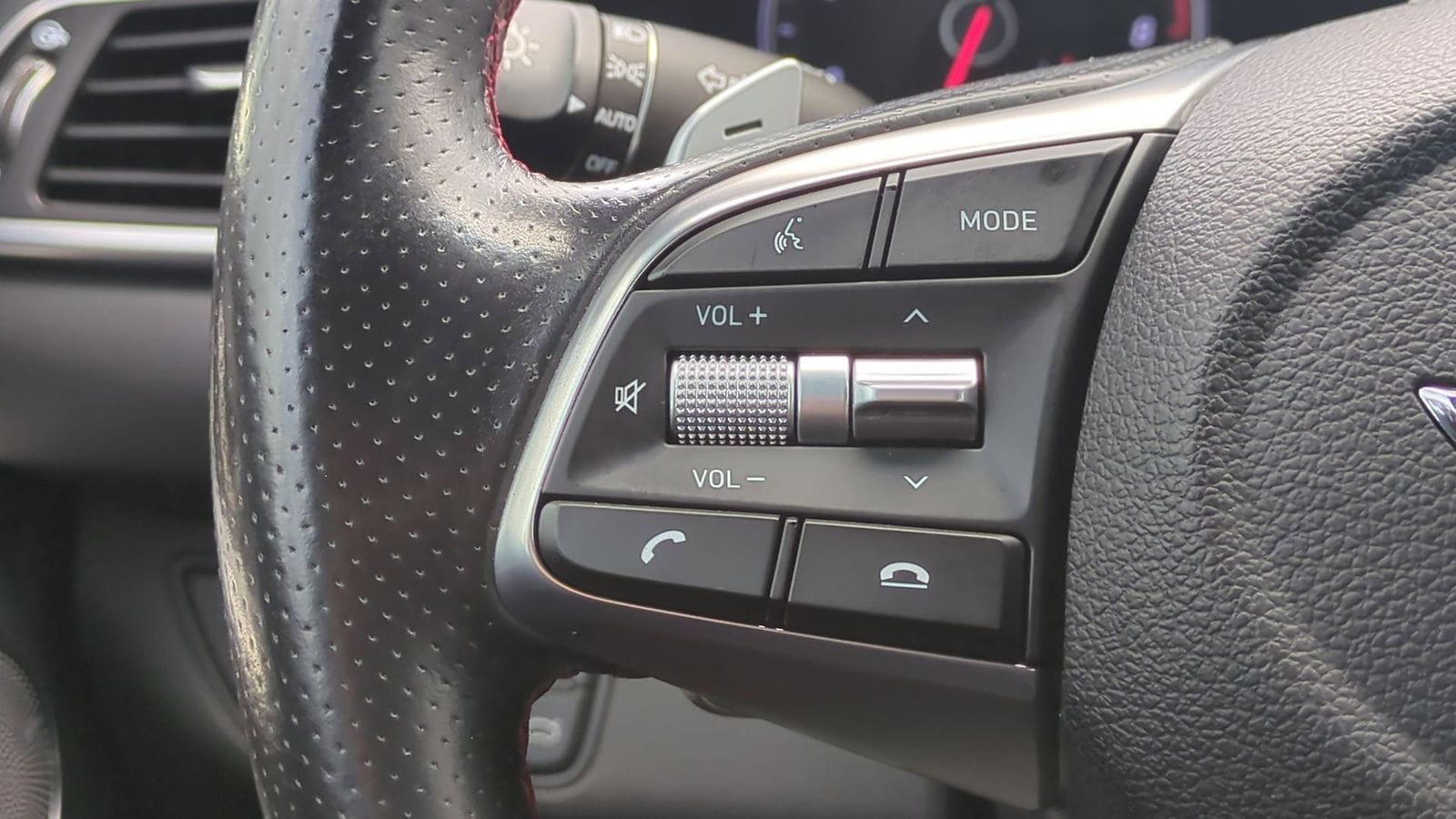 Thumbnail: 2019 Genesis G70 - 24