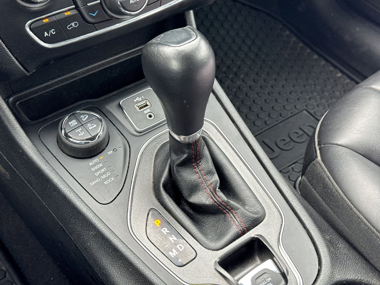 Thumbnail: 2019 Jeep Cherokee - 35