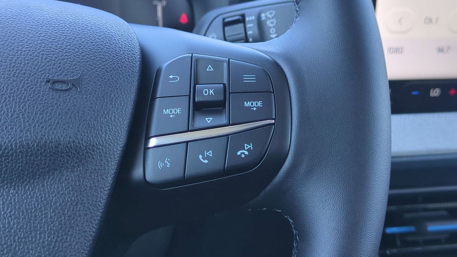 Thumbnail: 2025 Ford Maverick - 24