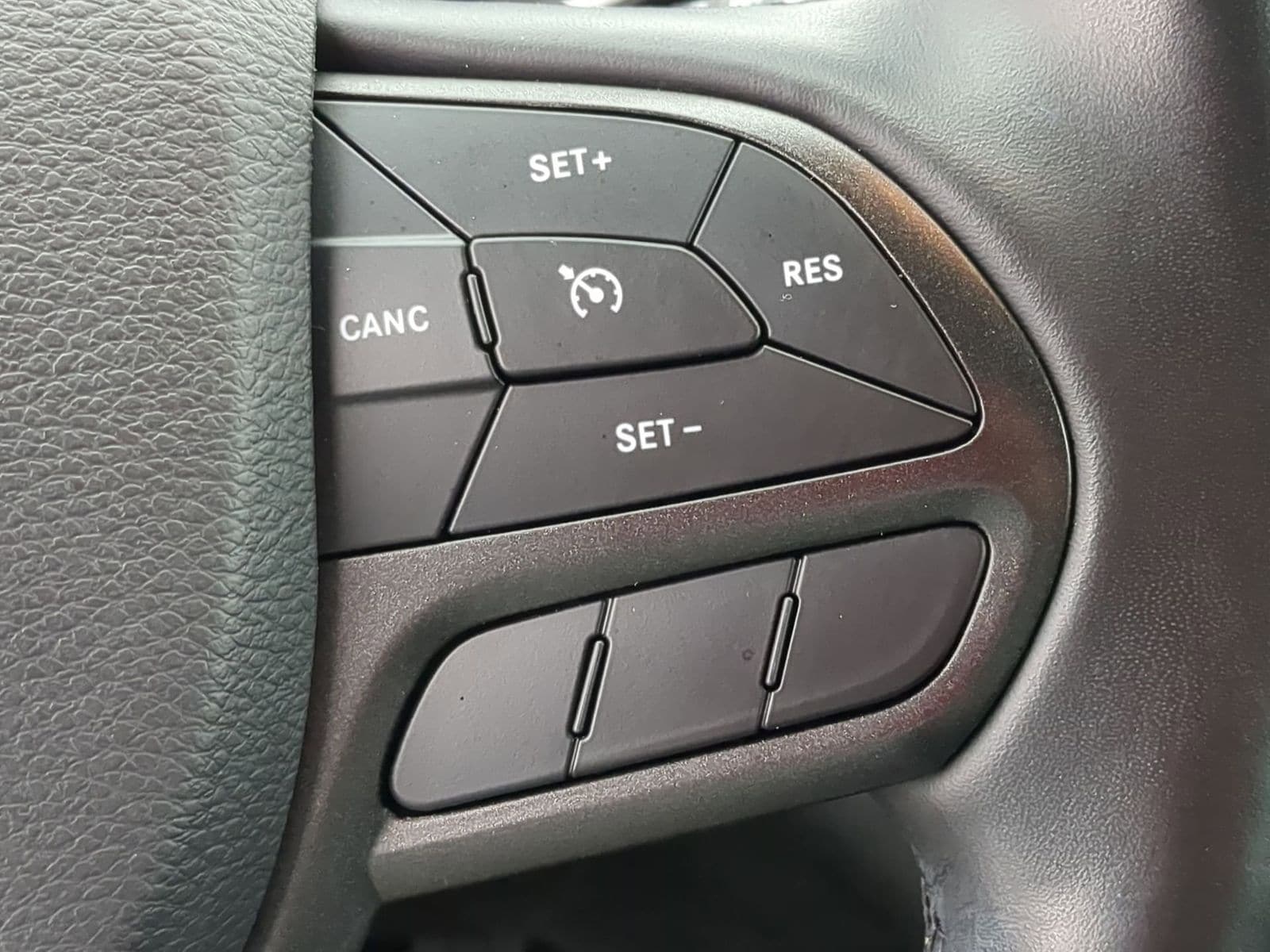 Thumbnail: 2020 Jeep Cherokee - 27