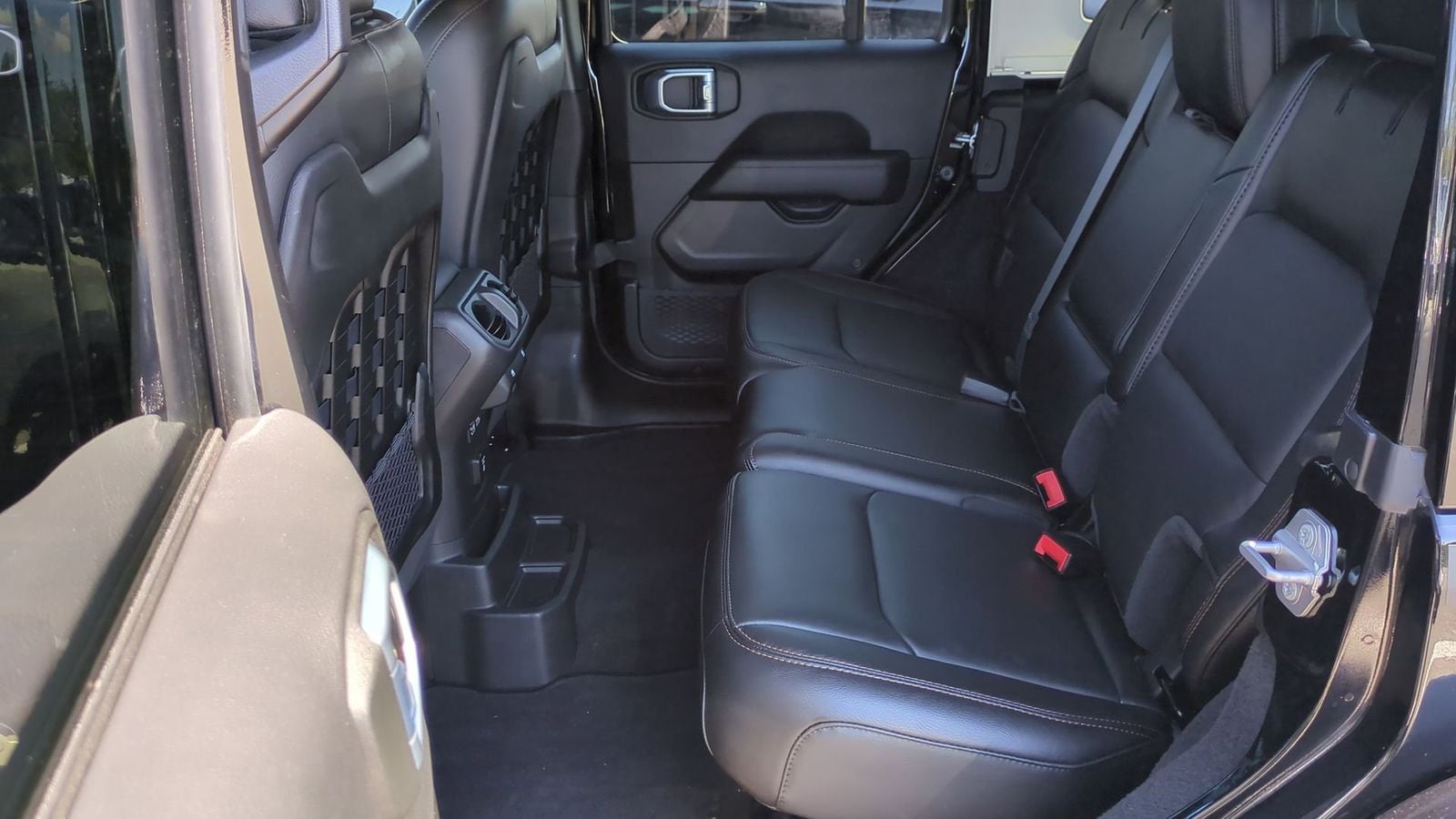 Thumbnail: 2021 Jeep Wrangler - 22