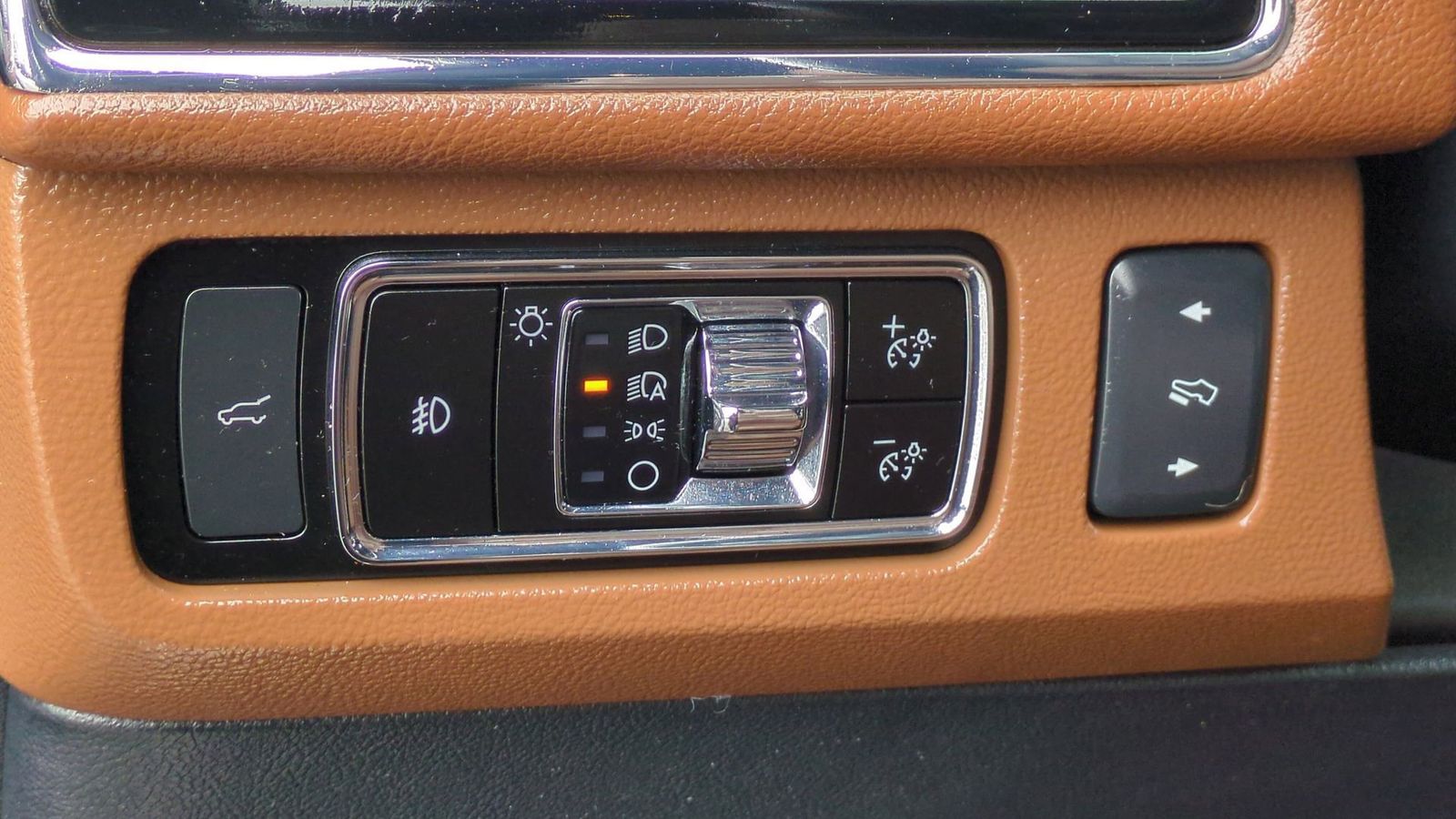 Thumbnail: 2023 Lincoln Navigator - 17