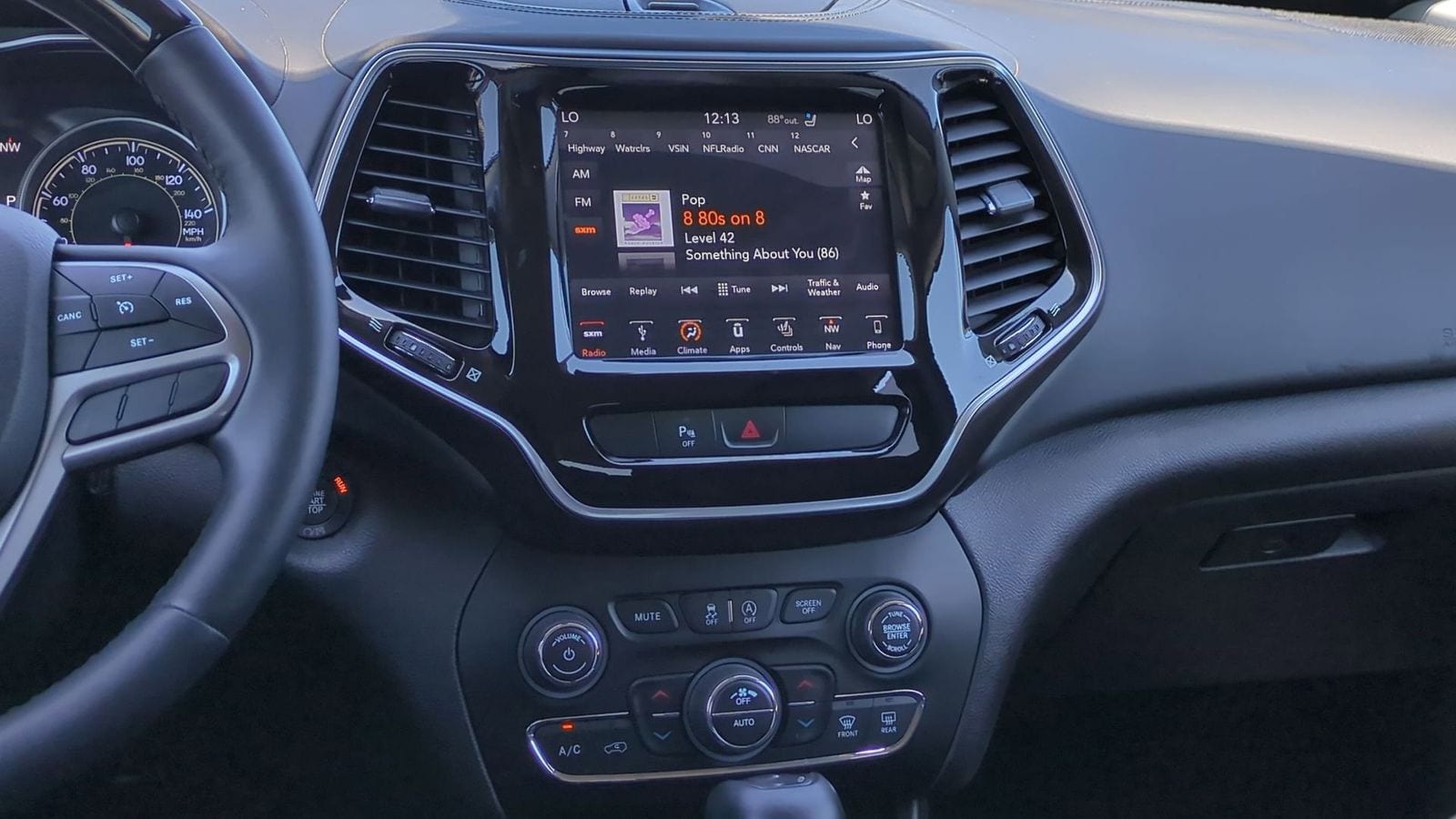 2019 Jeep Cherokee Overland 28