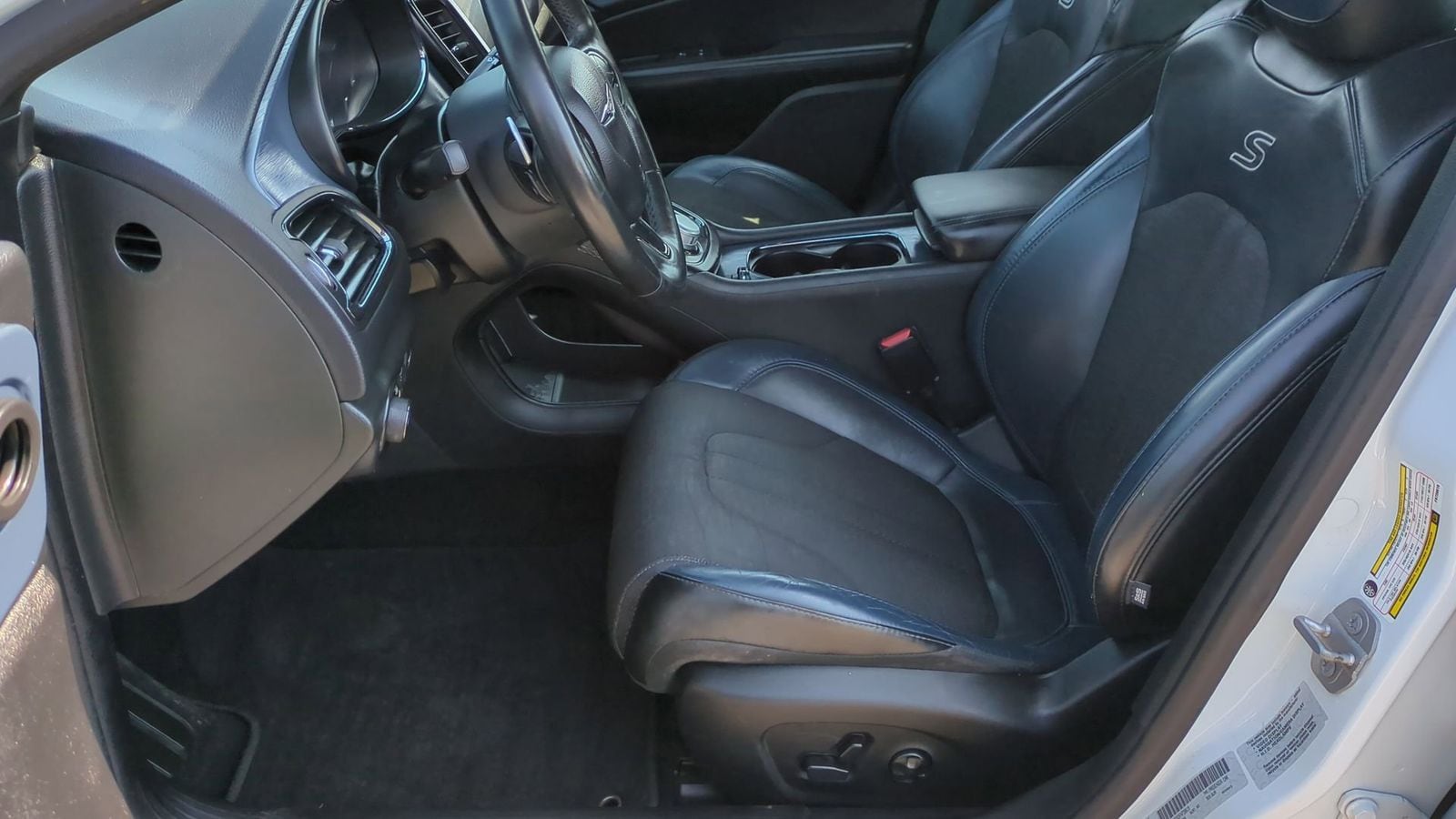 Thumbnail: 2015 Chrysler 200 - 15
