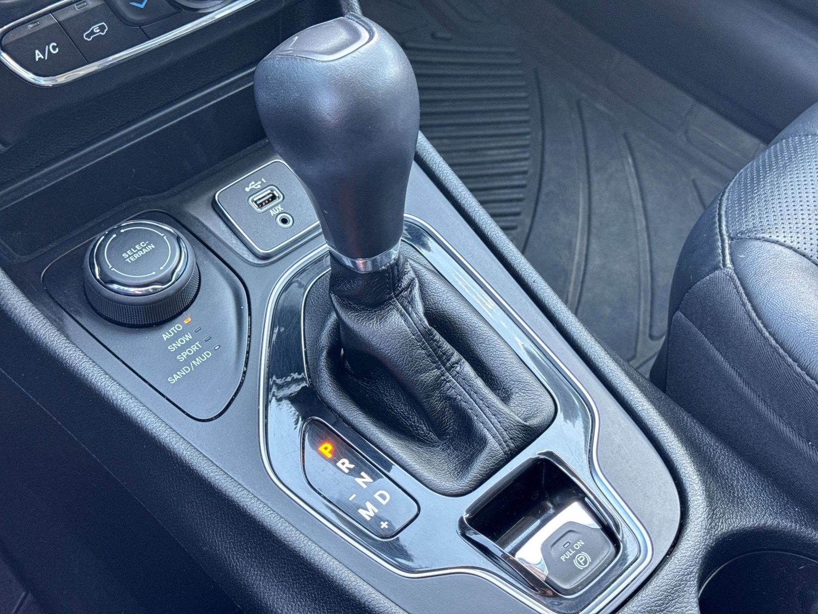 Thumbnail: 2021 Jeep Cherokee - 33