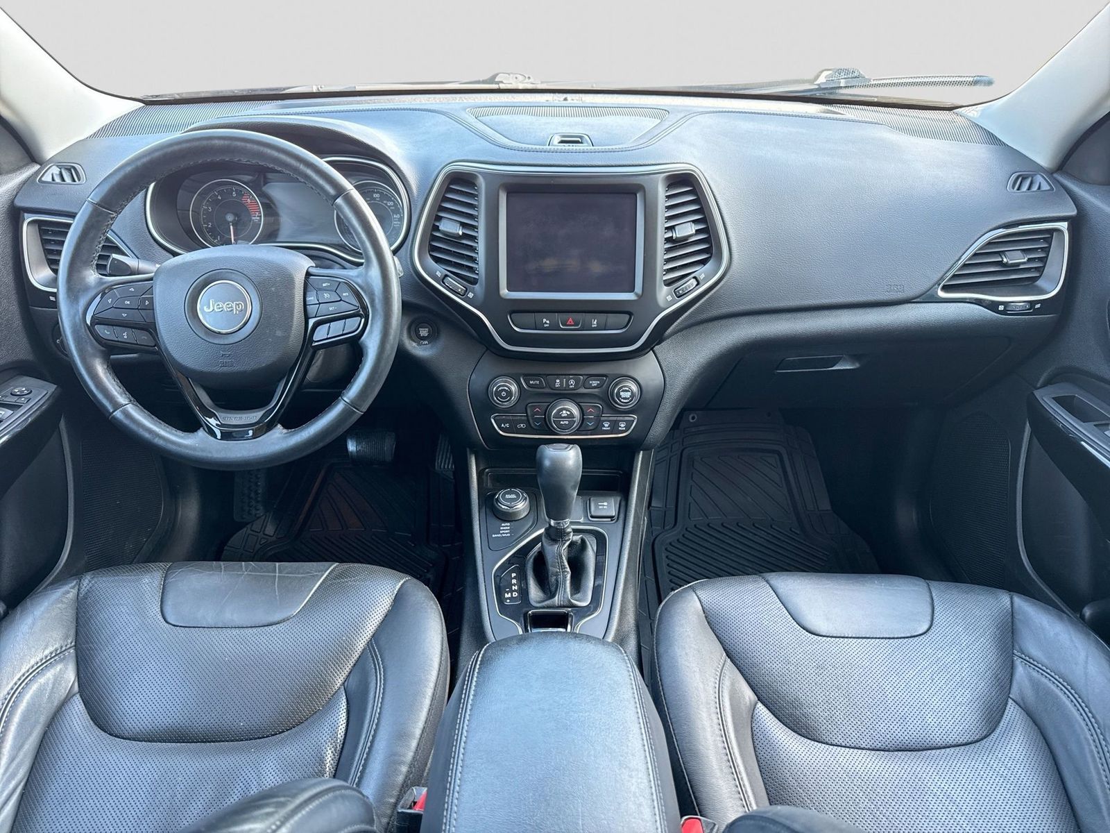 Thumbnail: 2021 Jeep Cherokee - 14