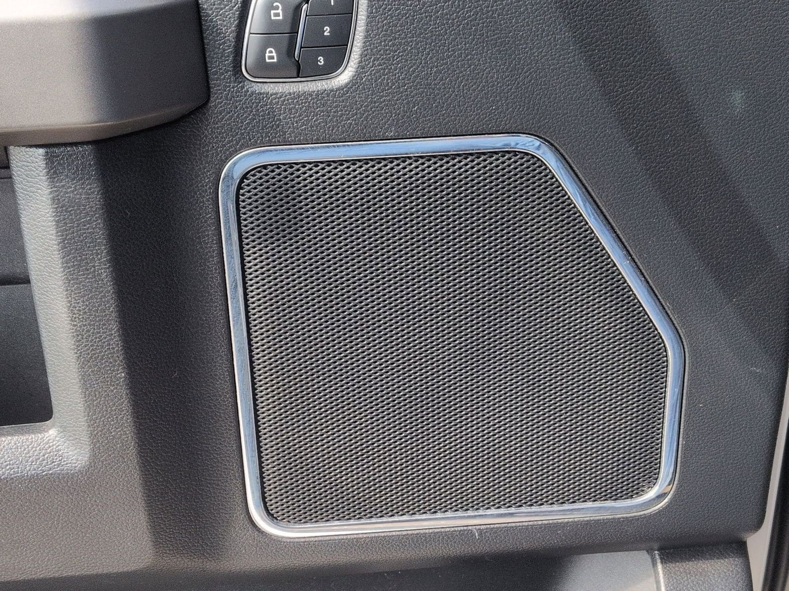 Thumbnail: 2015 Ford F-150 - 38