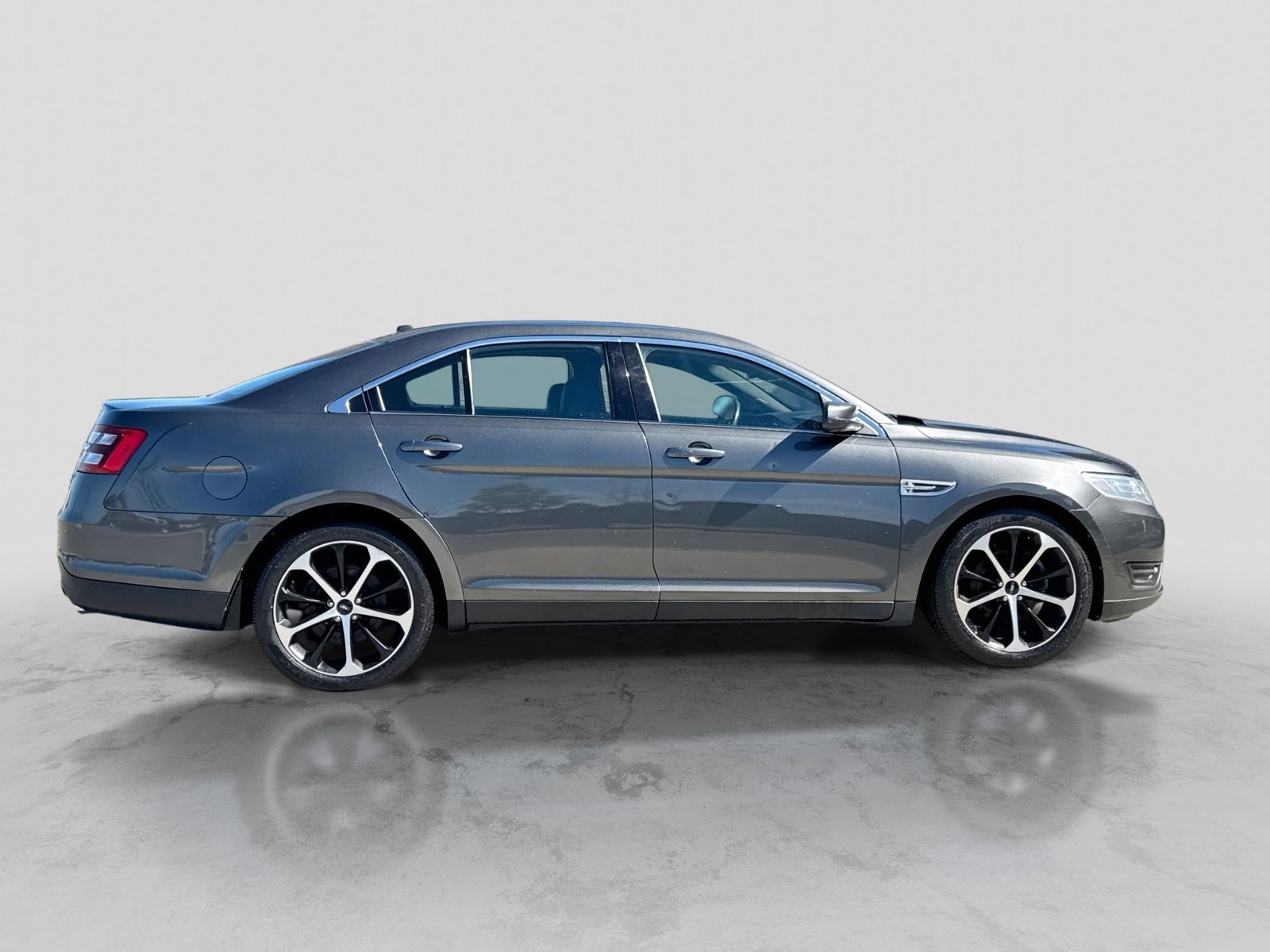 Thumbnail: 2015 Ford Taurus - 9