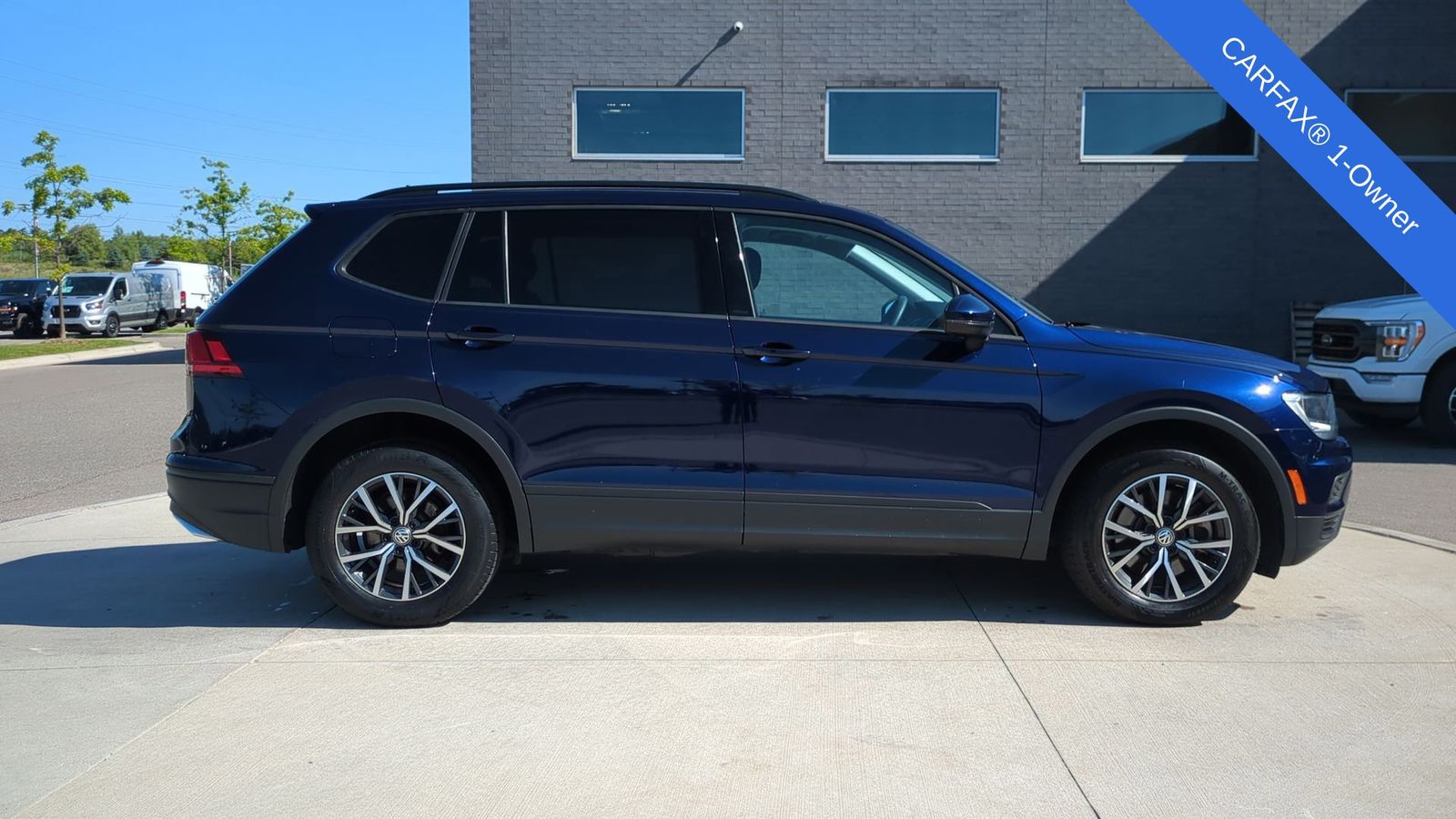 Thumbnail: 2021 Volkswagen Tiguan - 8