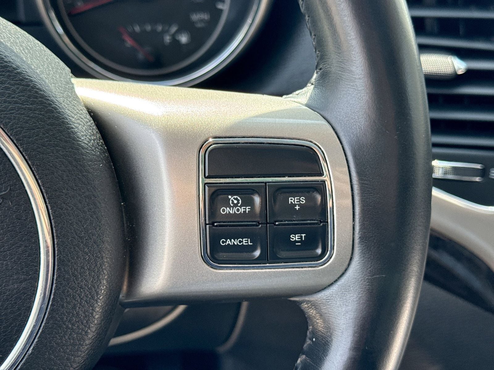 Thumbnail: 2012 Jeep Grand Cherokee - 26