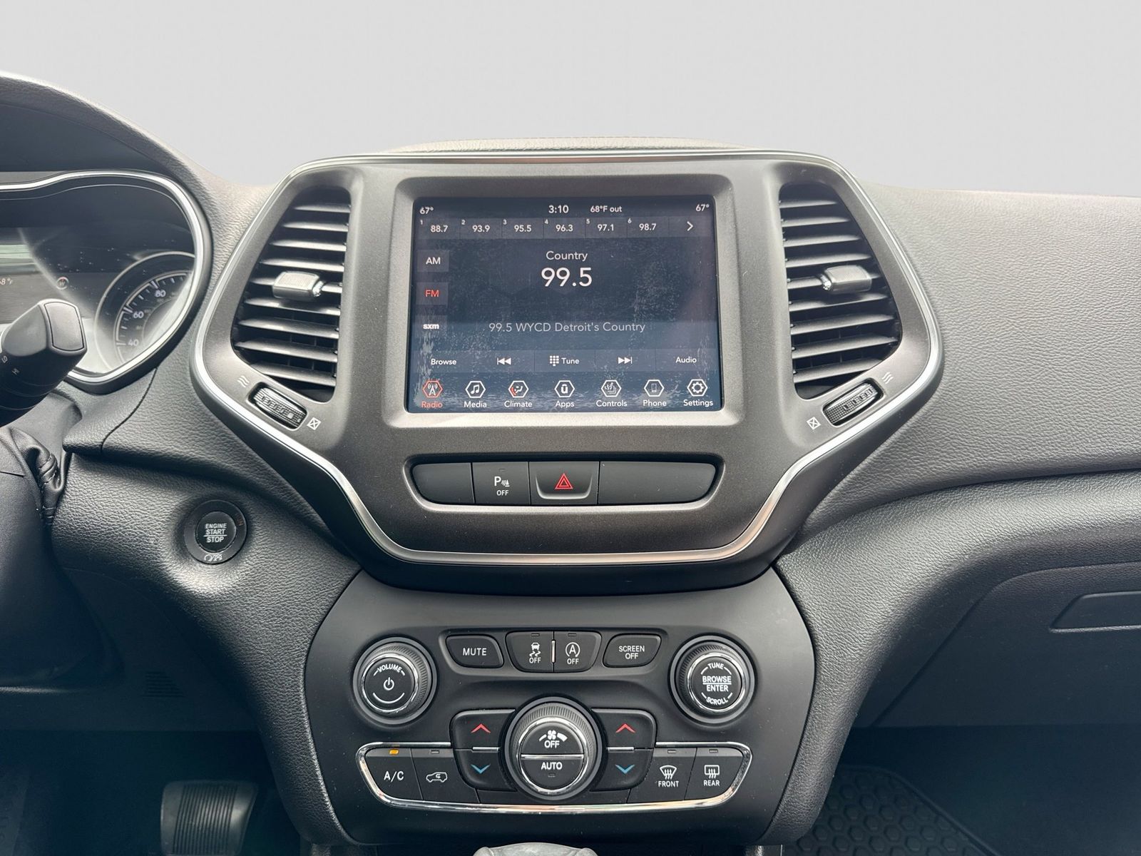 Thumbnail: 2019 Jeep Cherokee - 31