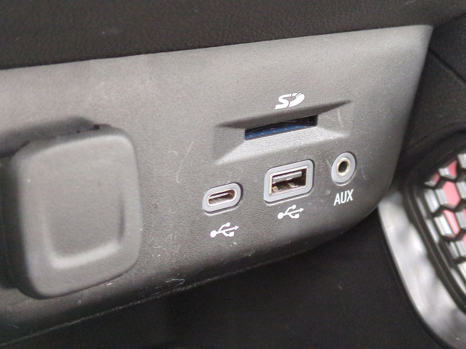 Thumbnail: 2021 Chevrolet TrailBlazer - 36