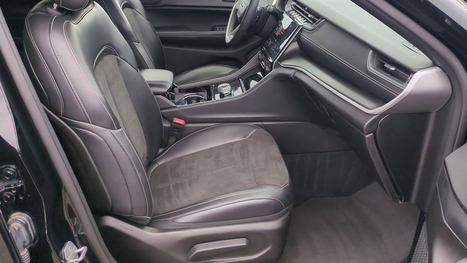 Thumbnail: 2023 Jeep Grand Cherokee - 25