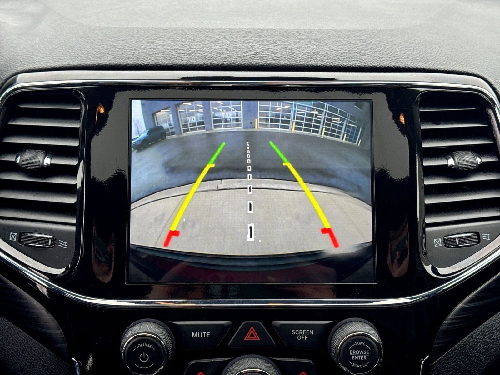 Thumbnail: 2022 Jeep Grand Cherokee - 33