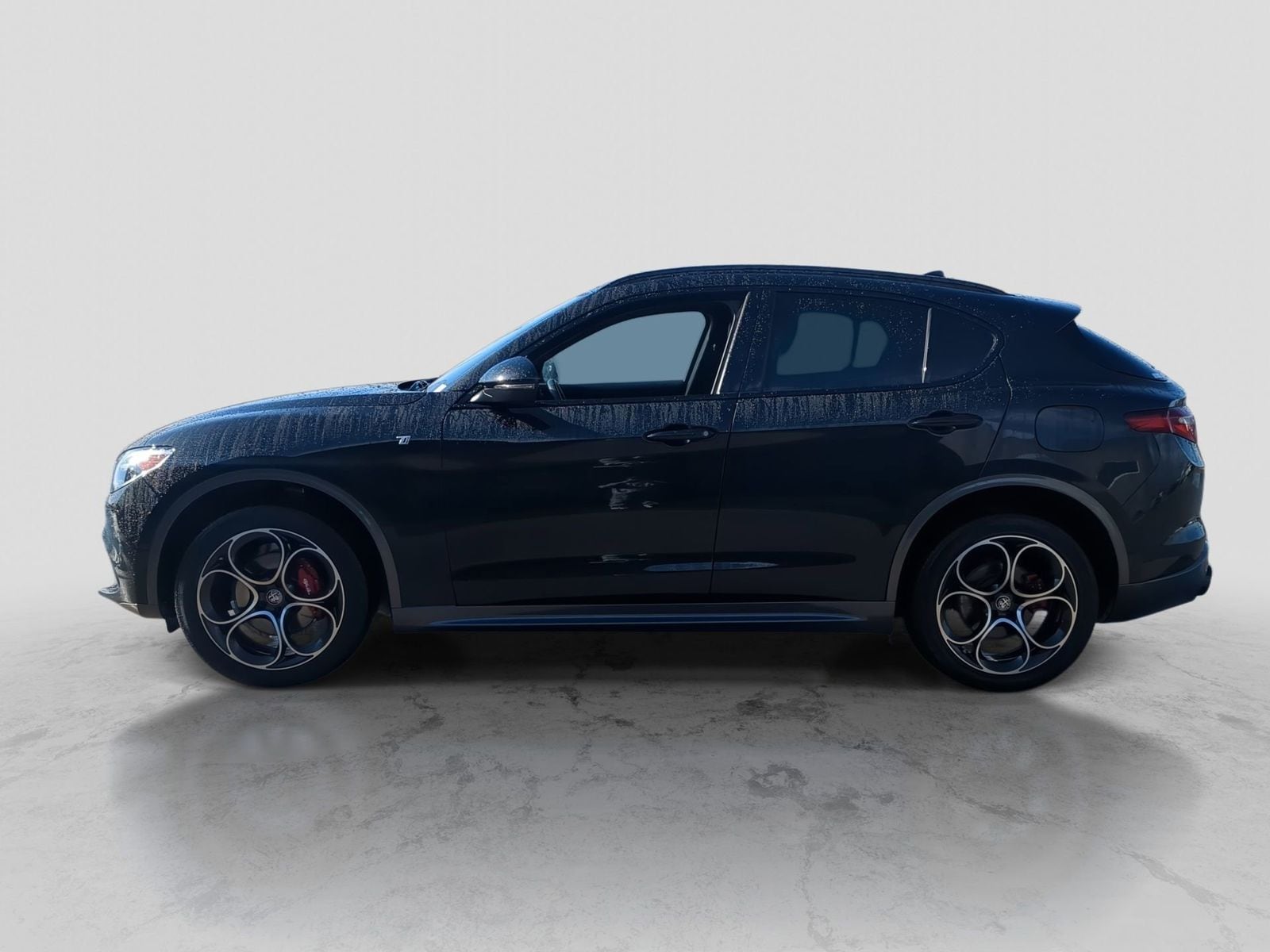 Thumbnail: 2023 Alfa Romeo Stelvio - 3